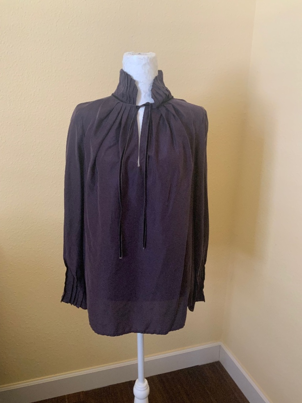 Sundance Flowy 100% Silk Blouse with tie detail at neck, boho, lightweight